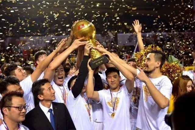 巴萨球员将身穿125周年特别版球衣出战