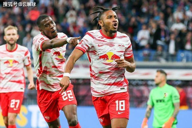 37岁韩德君和34岁李晓旭轻松通过体能测试